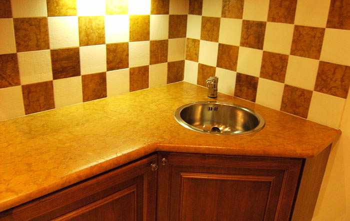 Bagno piastrellatura e piano